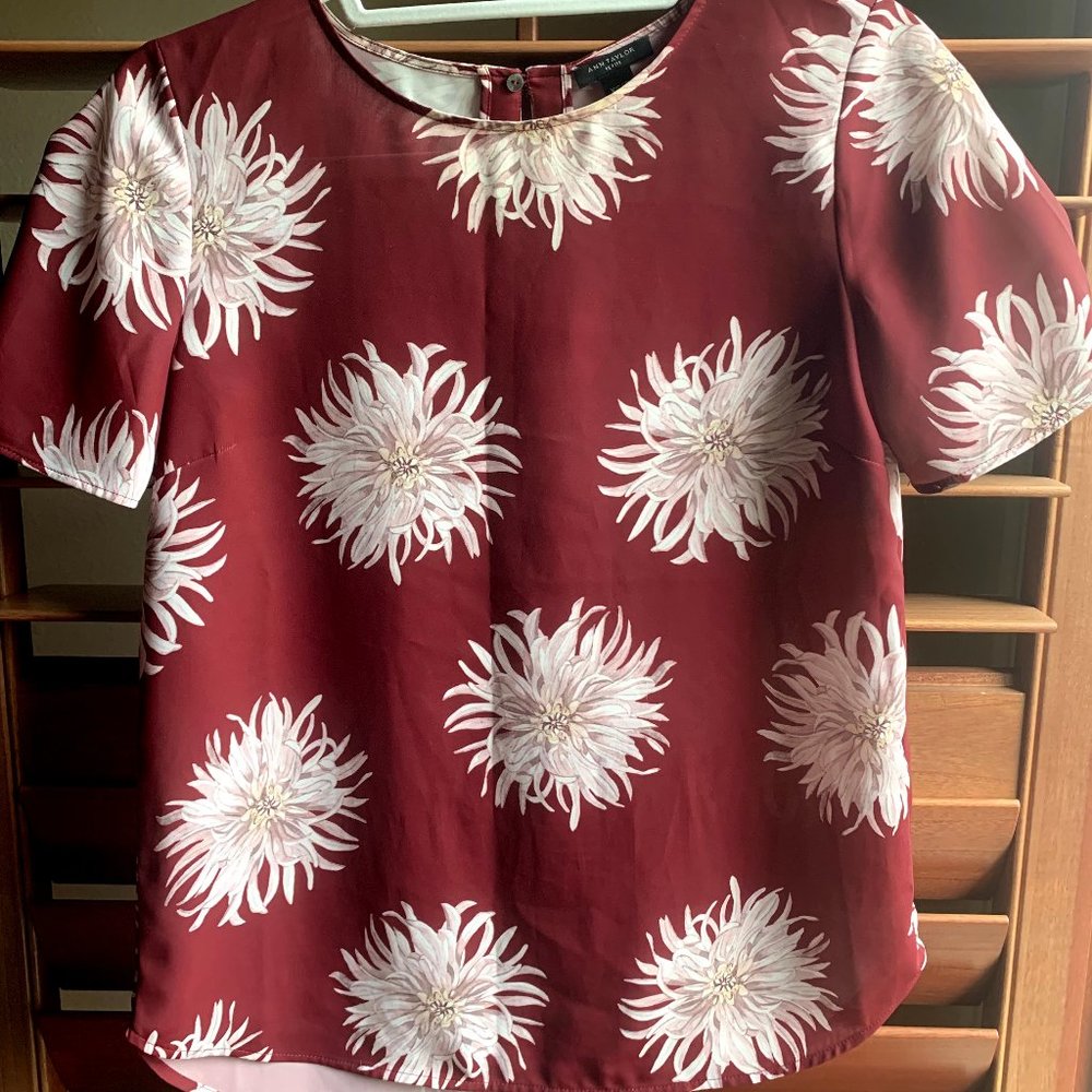 Ann Taylor Burgundy Floral Shell Top - XSP